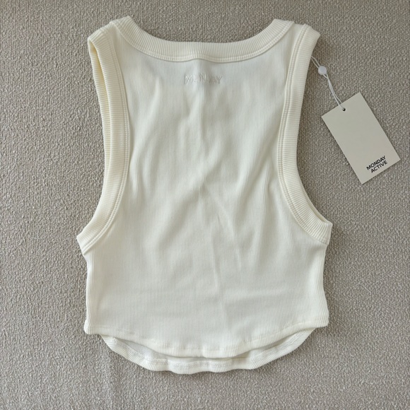 MONDAY ACTIVE IVORY SHORTS AND TOP SIZE M - Picture 7 of 8